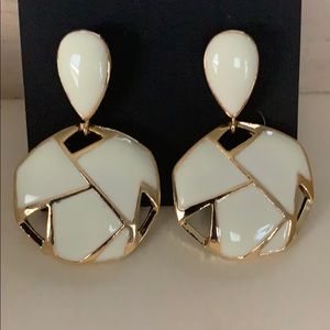 Elegant White and Gold drop earring